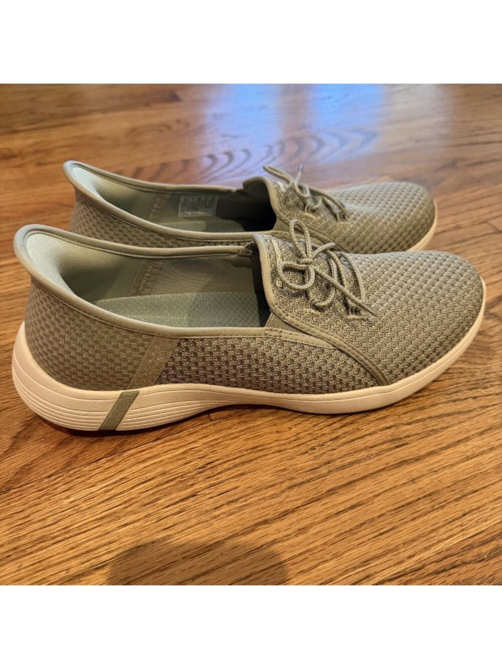 Skechers Womens Saige Green Slip Ins Shoes Sneakers Size 10